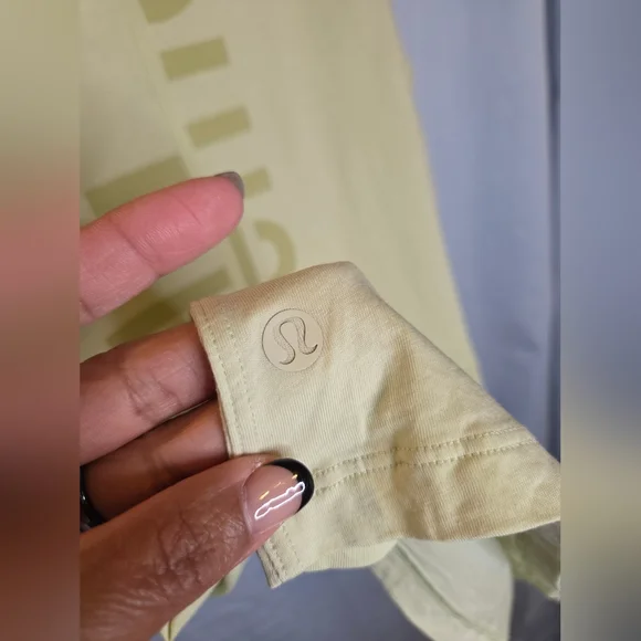 G398. Lululemon All Yours Tank Top *Graphic in Dewy - Size 8 - Picture 5 of 7